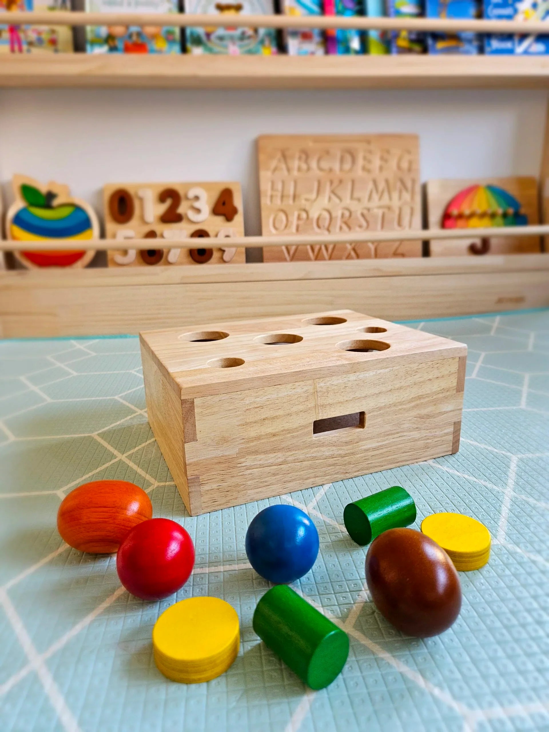 QToys Australia (USA) Peek a Boo Sorting Box